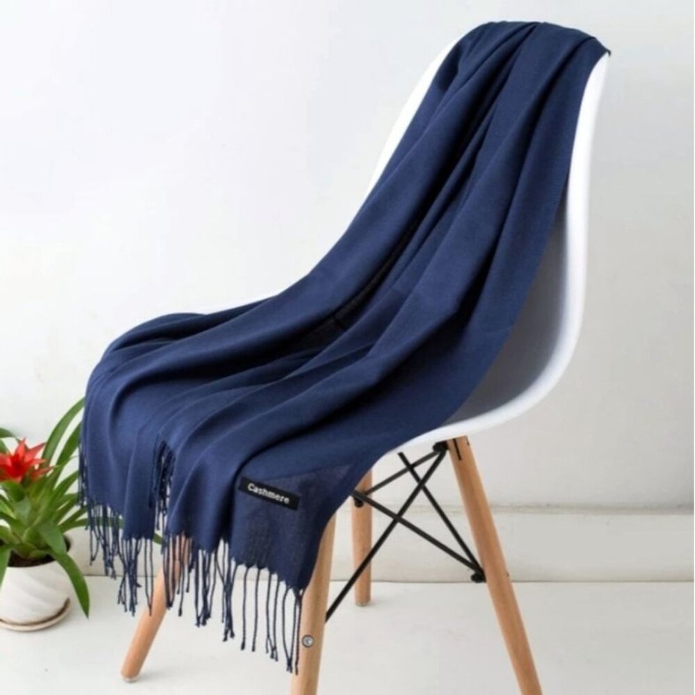 Luxurious Navy-Blue Cashmere Scarf 74" With Fringed Edges - Picture 6 of 8